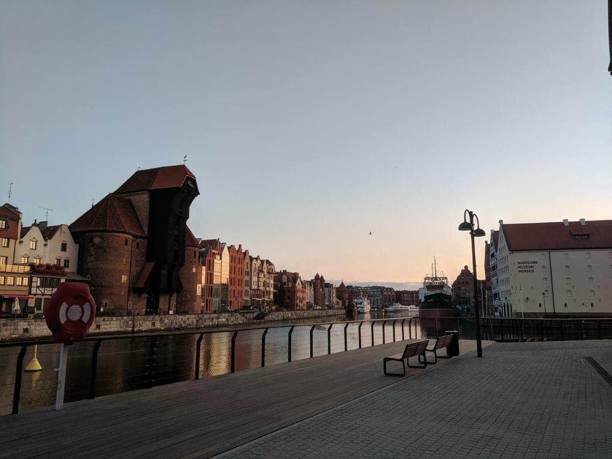 3-Rooms Apartment With Balcony By The Oldtown Gdansk Exterior photo